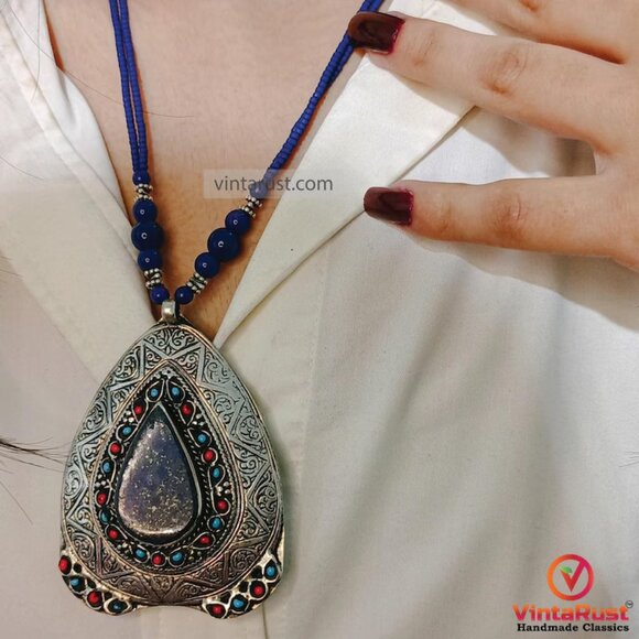 Handmade lapis lazuli pendant necklace: boho jewelry with beads and gemstones. - Picture 4 of 8